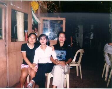 Foto: Filip�ny-M�stn� d�v�ata (serv�rky)