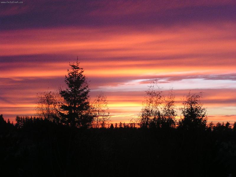 Foto: Ho��c� obloha-�erv�nky-I obloha m��e ho�et