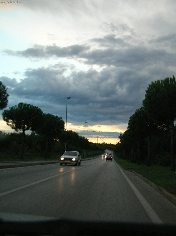 Foto: p�ed bou�kou