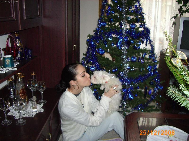 Foto: Aishinka r�da d�v� i pusinky