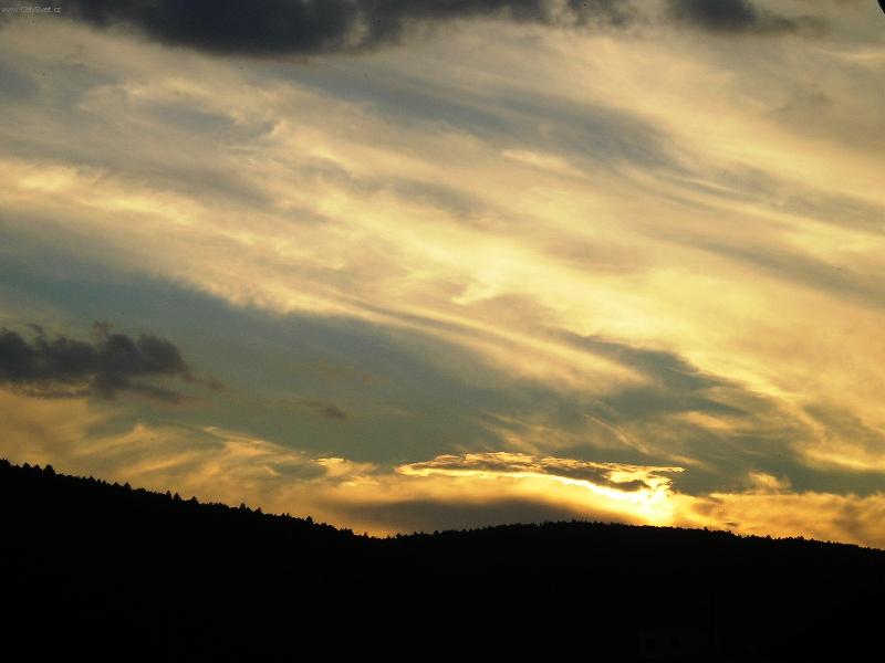 Foto: z�pad slunce-nad Adamovem