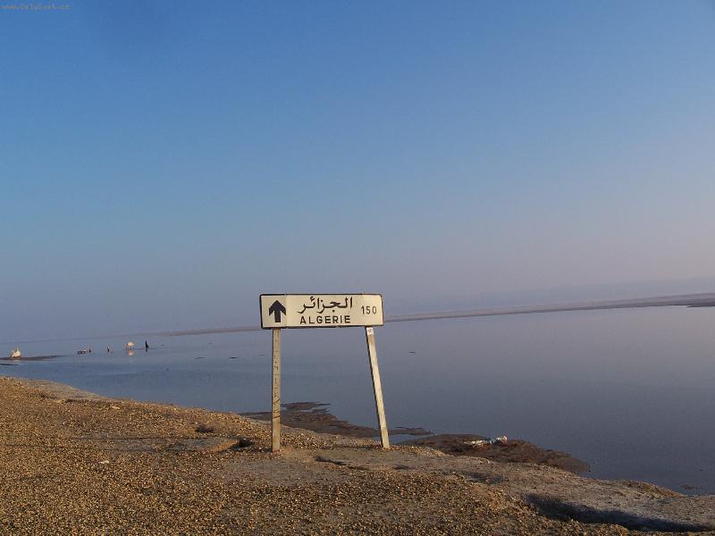 Foto: Dlouh� cesta-Silnice p�es soln� jezero