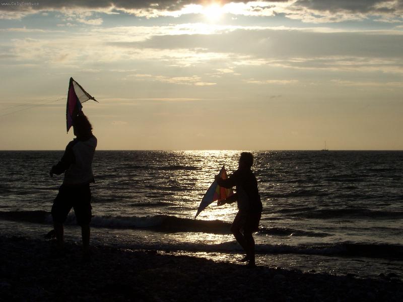 Foto: jen sen-pou�t�n� drak� u mo�e