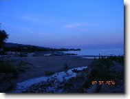 Slune�n� pob�e�� v noci