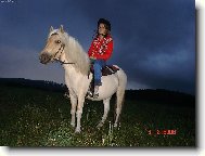 A obloha byla temn� modr�....